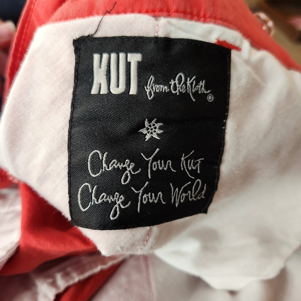 3/$25 Kut from the Kloth size 8 red Capri length red pants - Picture 13 of 13